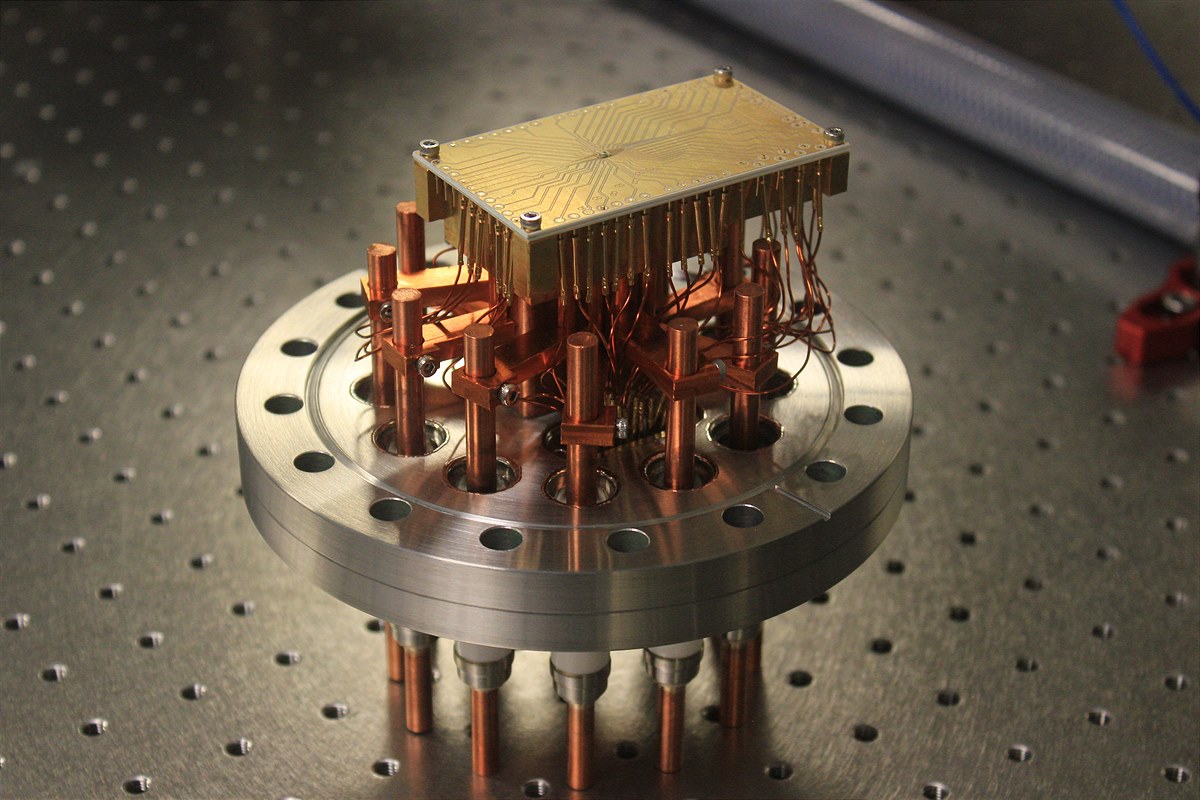 Der Gravitation auf der Spur: FHWN entwickelt Quantensensoren für die Westentasche