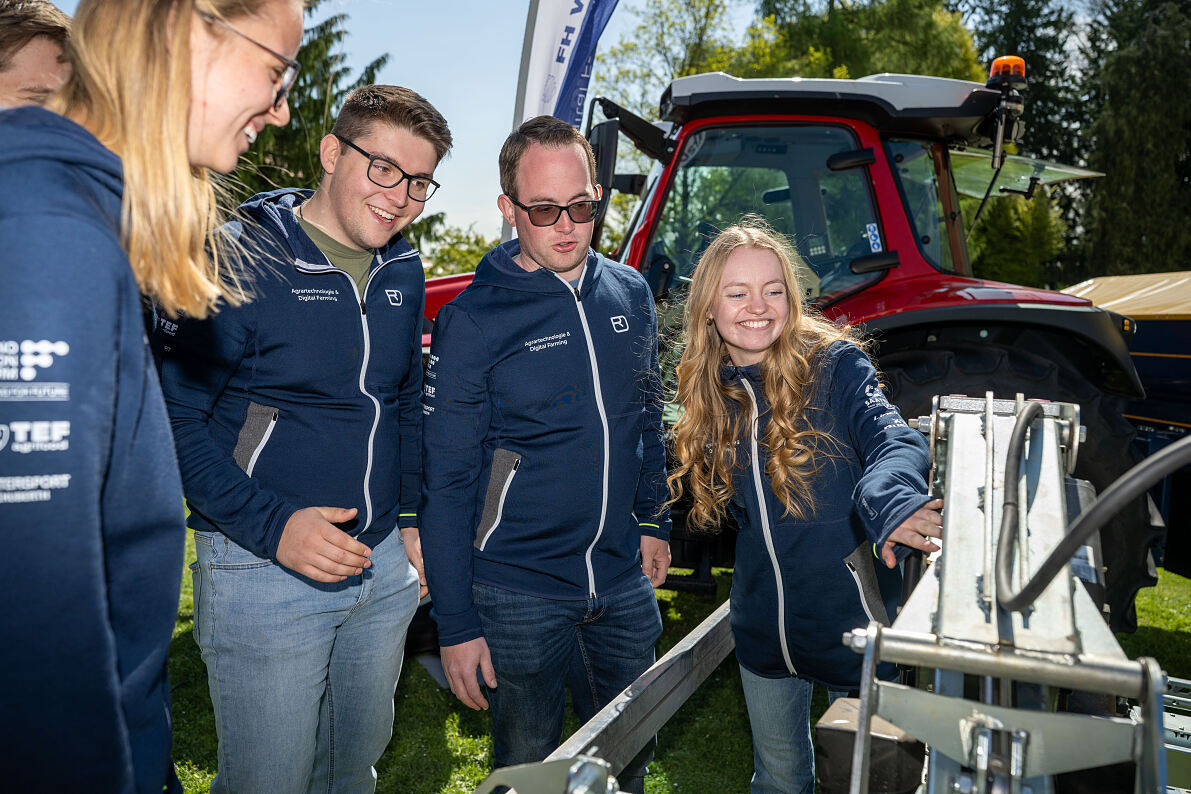 Studentinnen und Studenten des Bachelorstudiengangs Agrartechnologie & Digital Farming