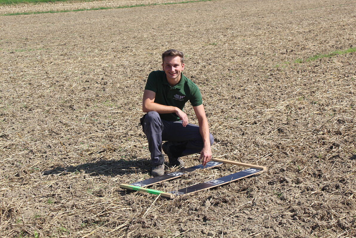 FHWN-Student Valentin Ecker auf dem Acker