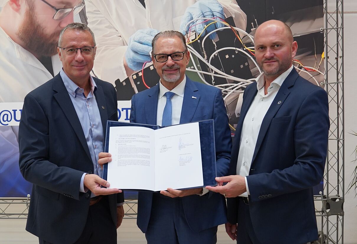 (v.l.n.r.) FOTEC-Leiter Helmut Loibl, ESA-Generaldirektor Josef Aschbacher und FHWN-CEO Peter Erlacher