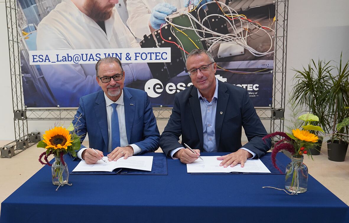 ESA-Generaldirektor Josef Aschbacher mit FOTEC-Leiter Helmut Loibl