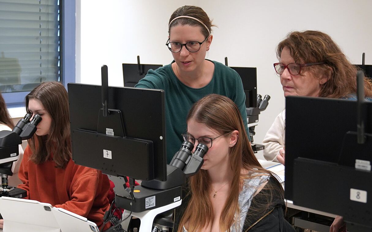 Neuer Mikroskopiersaal im Studiengang Biomedizinische Analytik